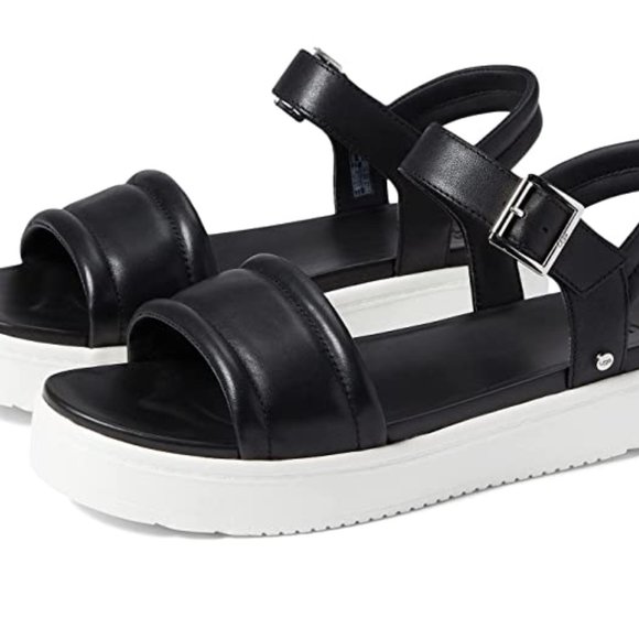 夏前にぜひ入手！UGG Zayne Ankle Strap II サンダル ブラック Zayne Ankle Strap Platform Sandal | UGG